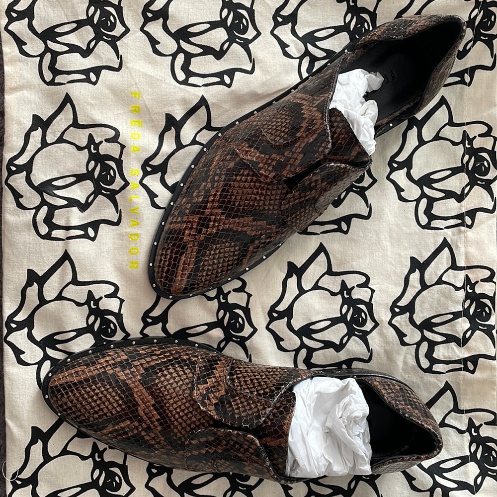 NEW Freda Salvador Wear Oxfords, size 6